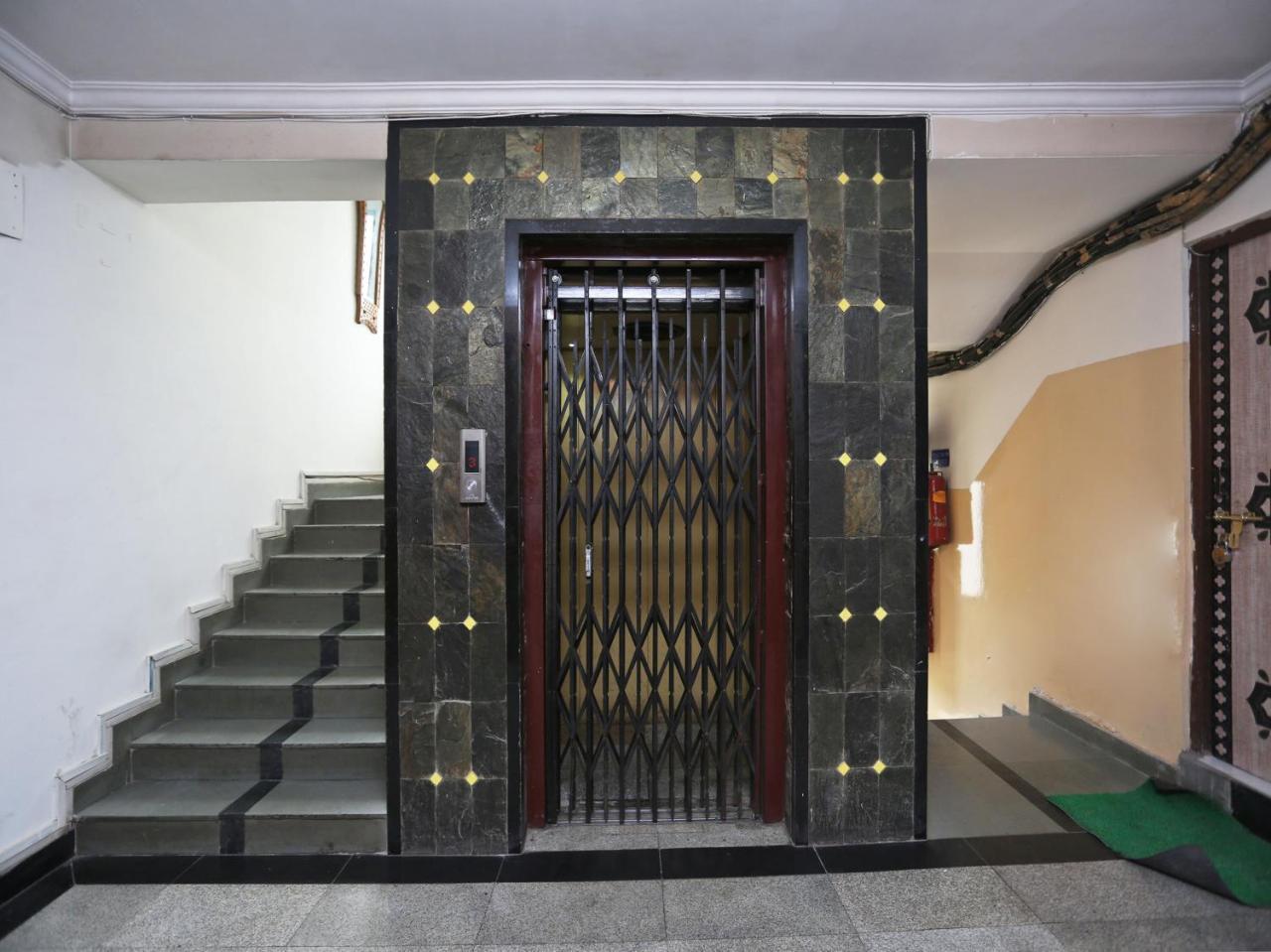 Oyo 3499 Tekarees Inn 勒克瑙 外观 照片
