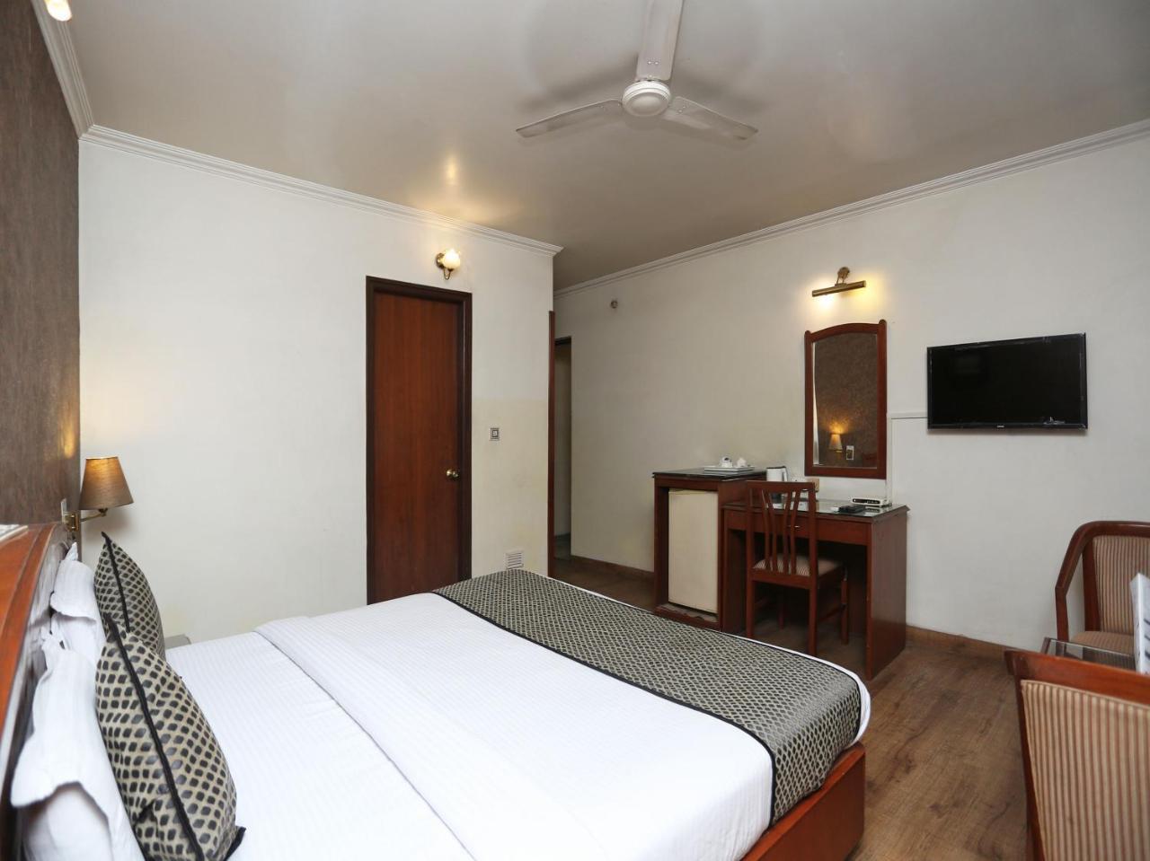 Oyo 3499 Tekarees Inn 勒克瑙 外观 照片